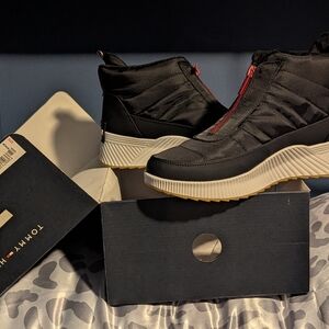 Tommy Hilfiger Men's Black and Red High-Top Sneakers